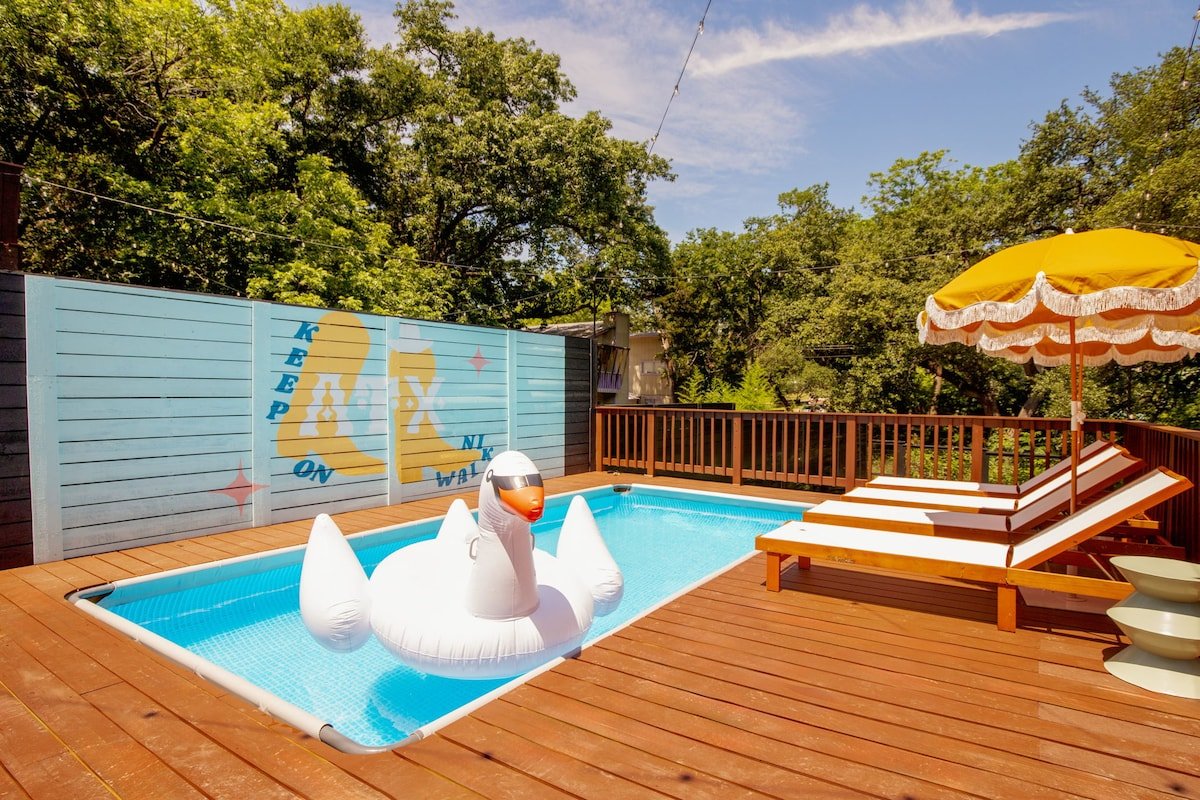 TX Twoplex—sleeps 14—pools, firepits, fun! gallery image 3