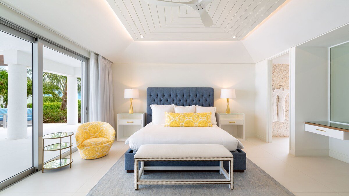 Sole E Mare – 10 bedroom Grace Bay Estate gallery image 2