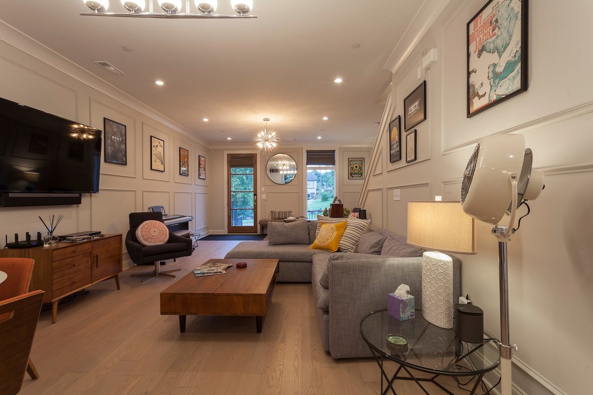 Mid-Century Inspiration in the Center of Nashville gallery image 5