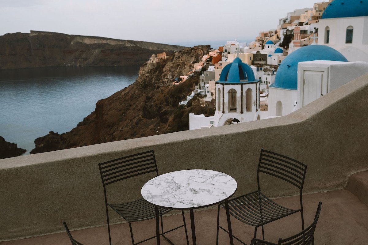 The Blue Domes Cave House by Spitia Santorini gallery image 4