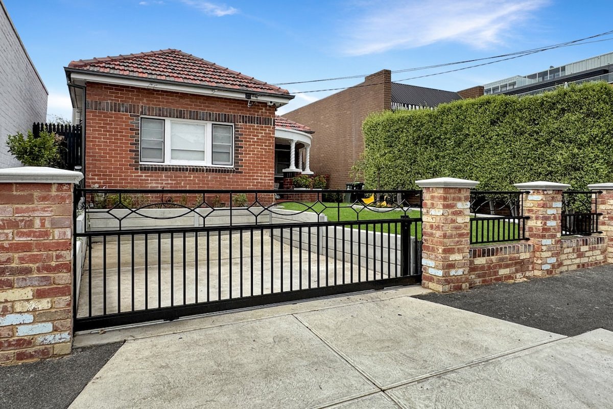 Two bedroom home with great outdoor area & parking gallery image 2