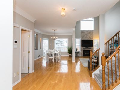 KASHY HOMES-Ravishing 3 story home near DT&Airport