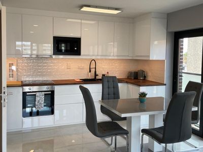 Central with a fantastic view of Henrietta St.