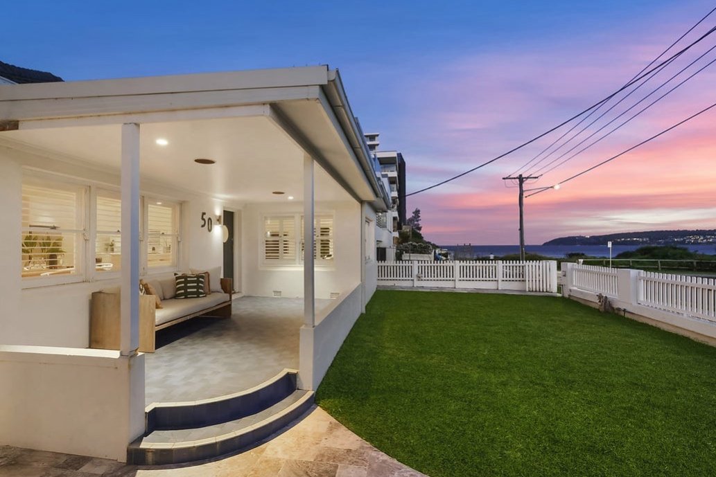 Freshwater Beach House – footsteps to the sand.