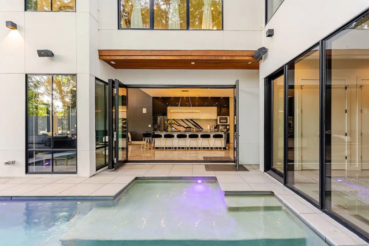 Midtown Modern Showpiece | Production | Insurance gallery image 3