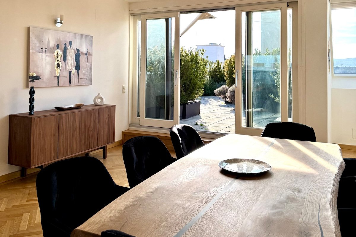 Vienna Crown Penthouse – 6BR, 3Bath, Rathaus View gallery image 4