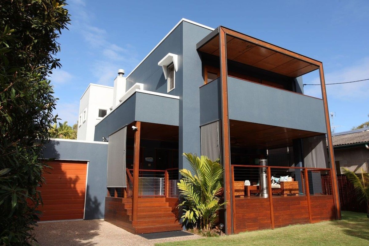 Aloha from Moffat Beach gallery image 3