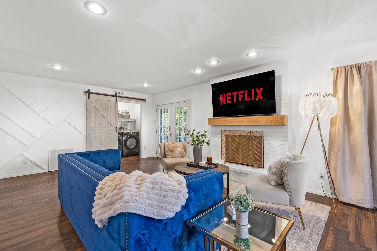 Lux 4BR 2.5BA /Pool/Hot Tub/Game Room/Bishop Arts gallery image 5