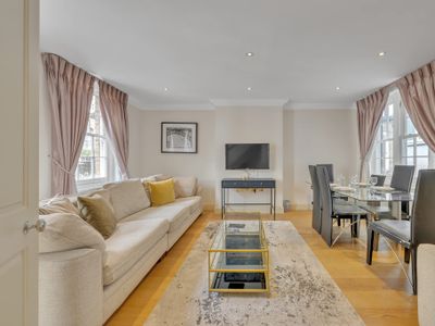 Luxury Four-Bedroom House in Mayfair