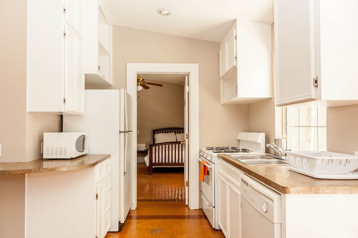 Rare Wild West-style compound nr DT gallery image 5