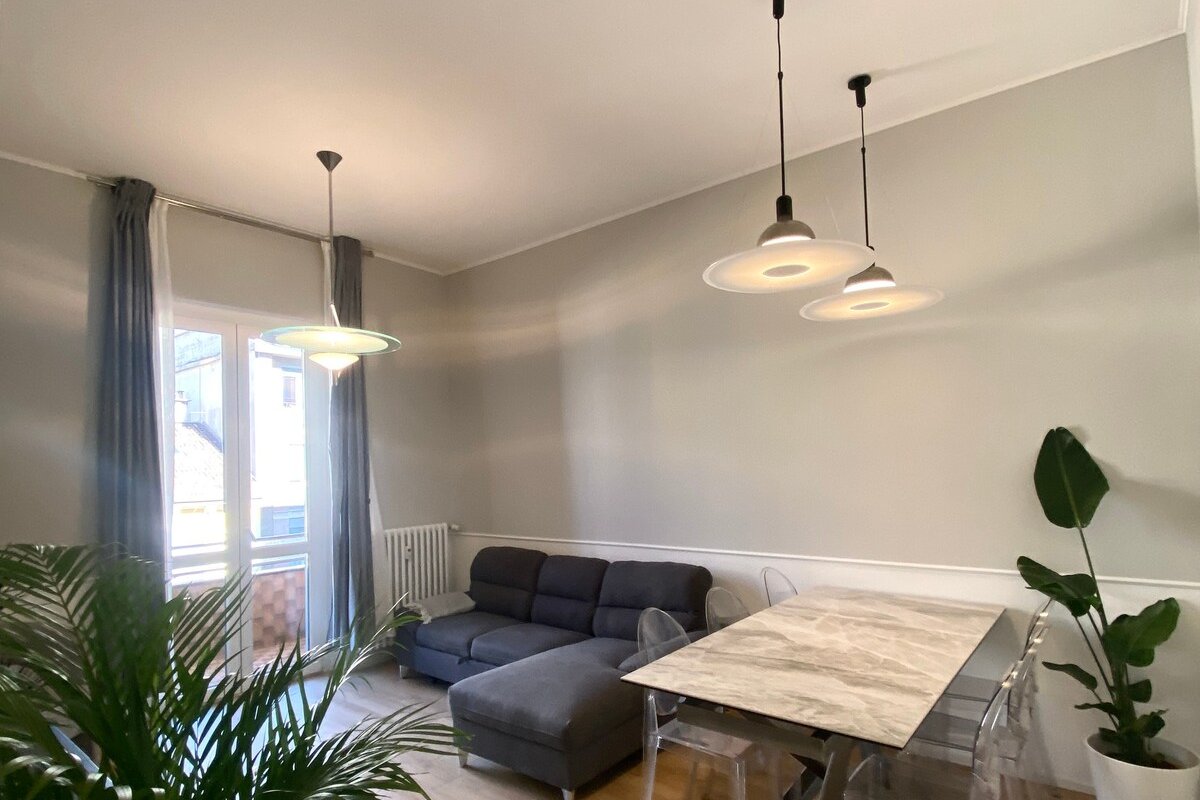 Amazing 3 Rooms Bocconi Apartment – 1.6 km Duomo gallery image 4