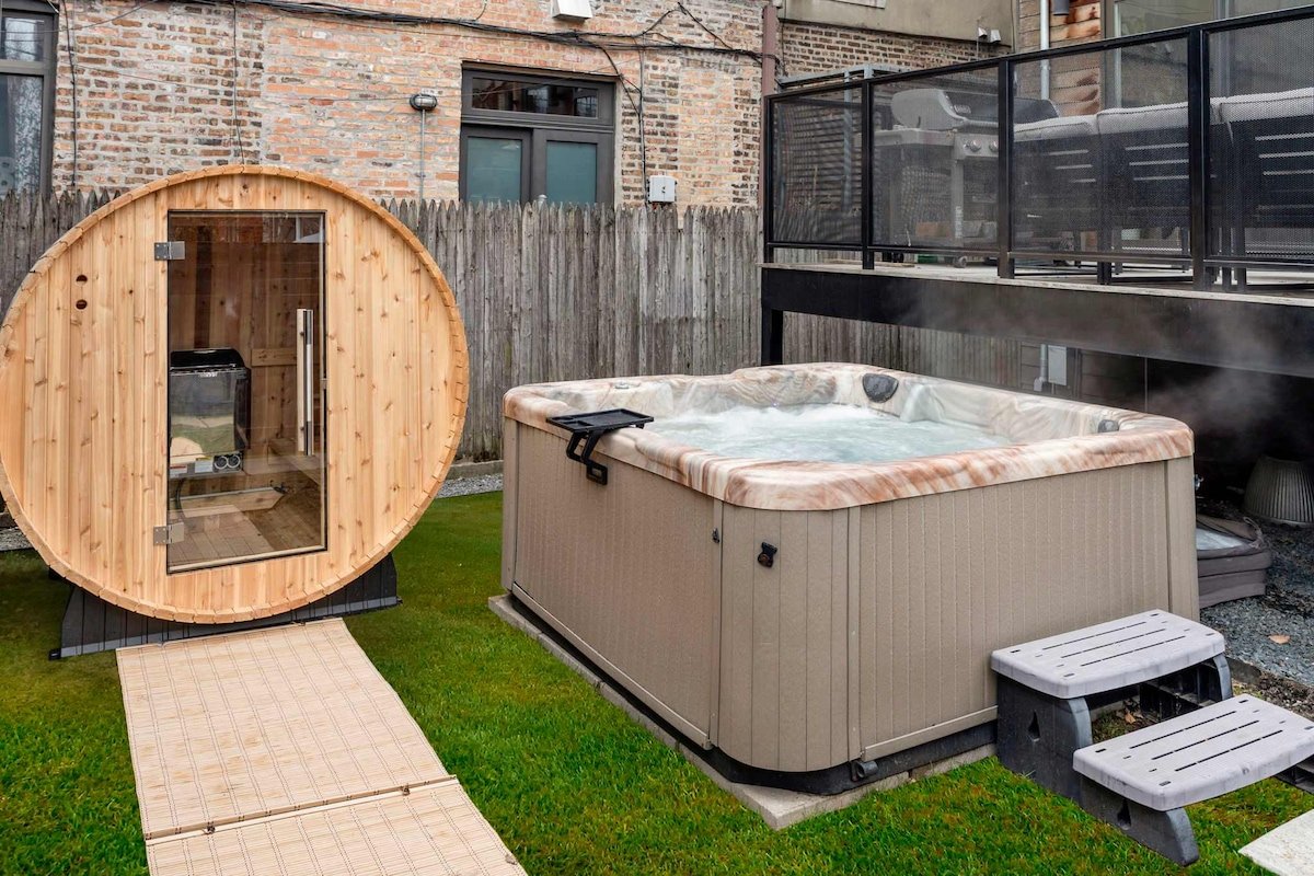 Designer Oasis – Sauna, Hot Tub, Patios, Game room gallery image 3