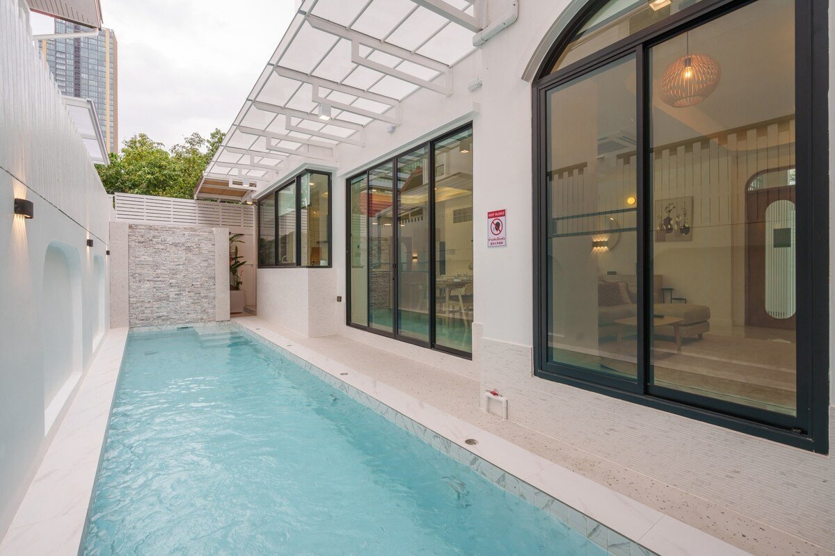 Muji 4BR Ekkamai Pool Villa gallery image 4