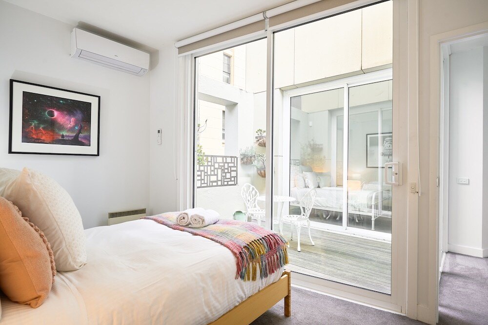 Little Collins Central Hideaway – Duplex Penthouse gallery image 5