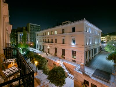 Nafsika Neoclassical Apartment – 3 min from Metro