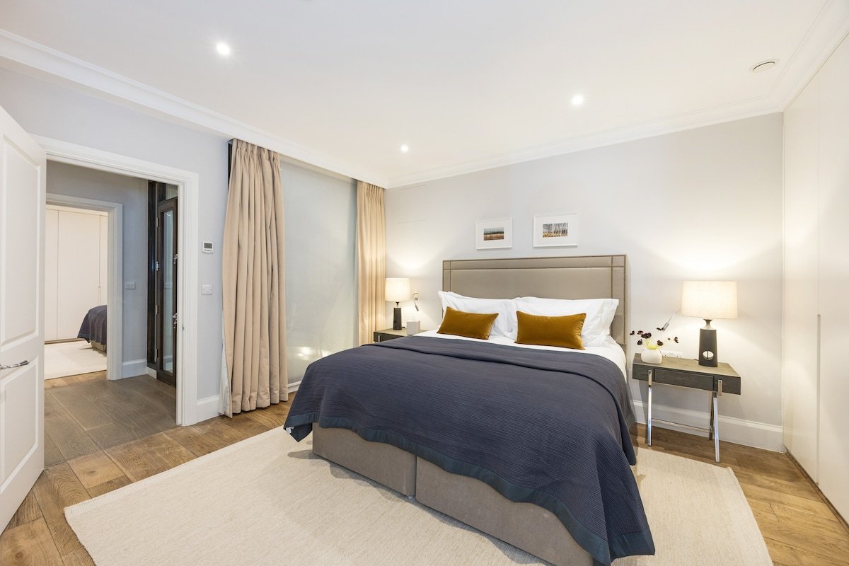 Four-Bedroom Flat Knightsbridge gallery image 4