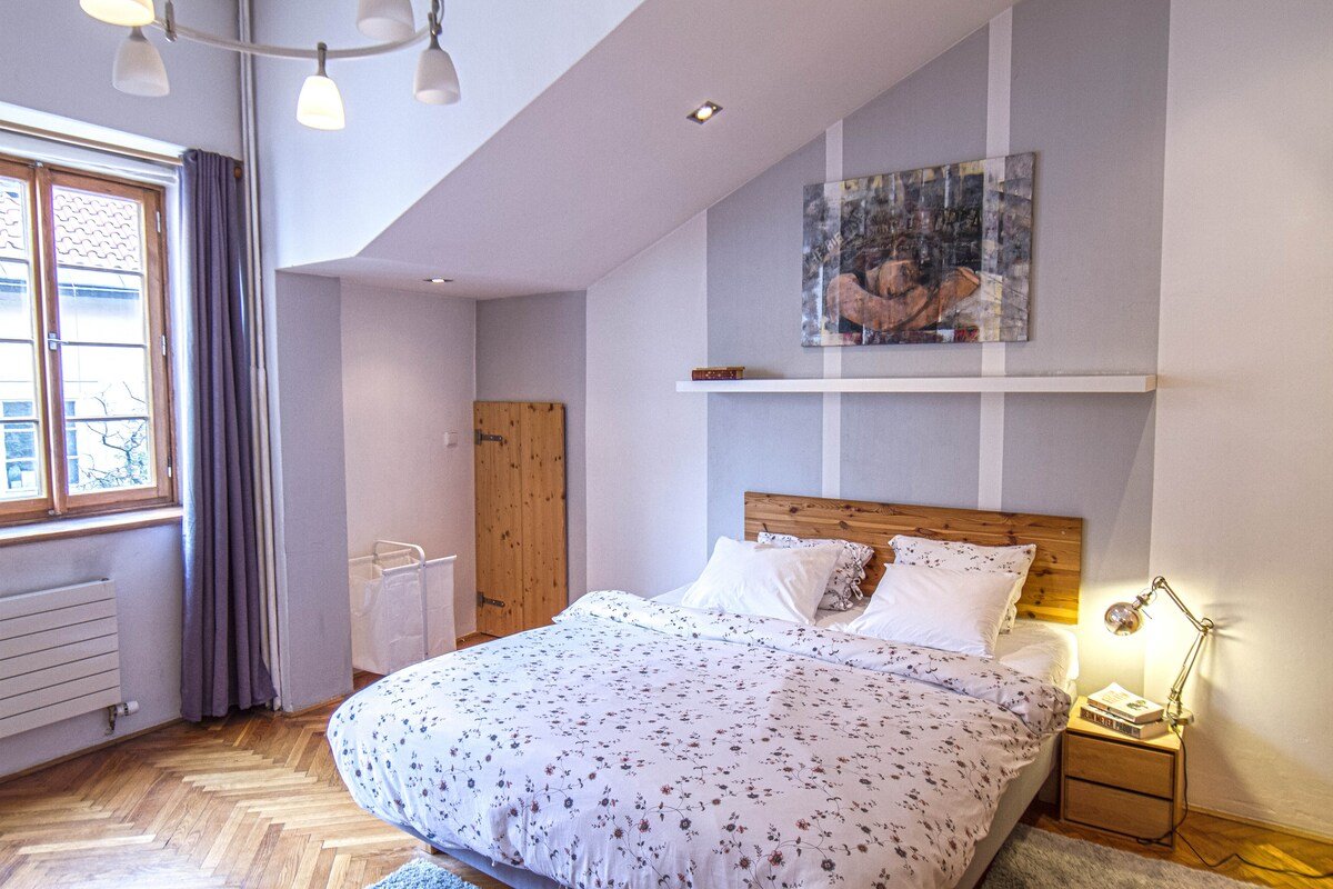 Calm under the Castle gallery image 5