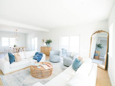 Oversized + Airy | walk to beach~ocean views~yard