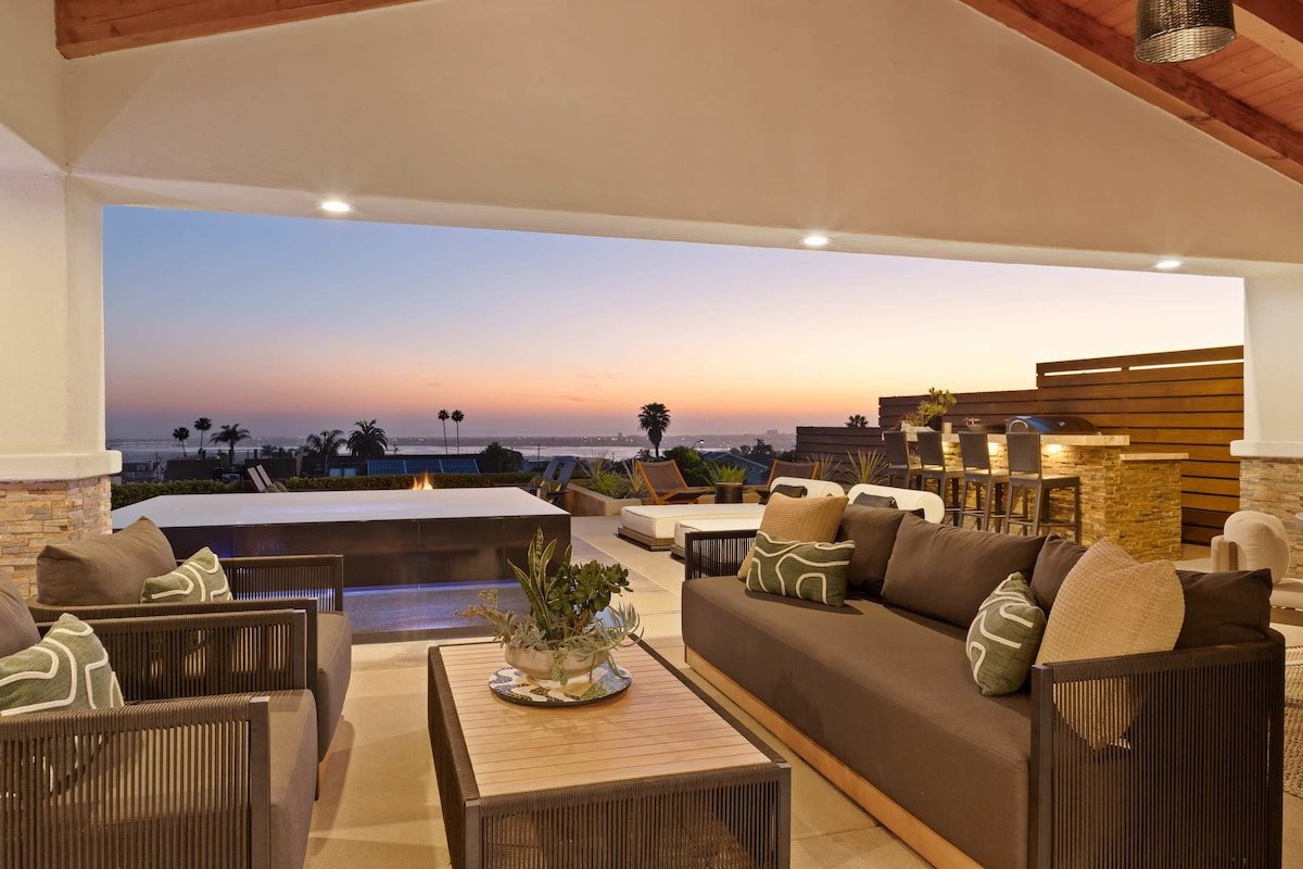 Panoramic Ocean Sunset Views, Heated Pool & Spa gallery image 3