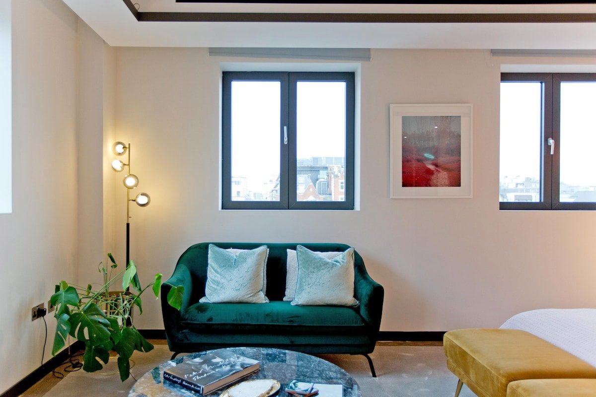 Golden Square Penthouse gallery image 4