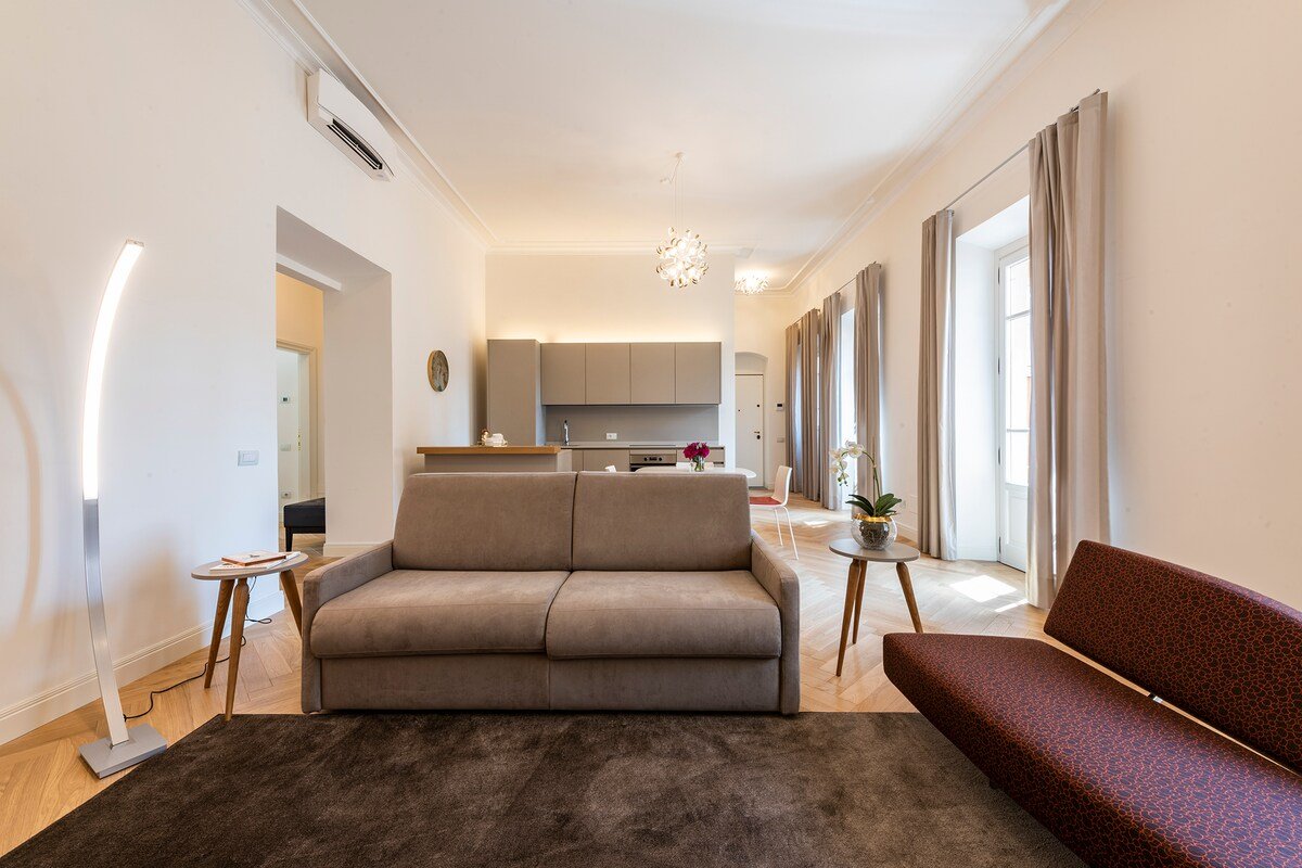 NEW!! Brunelleschi Stylish – 1 min from Duomo gallery image 2