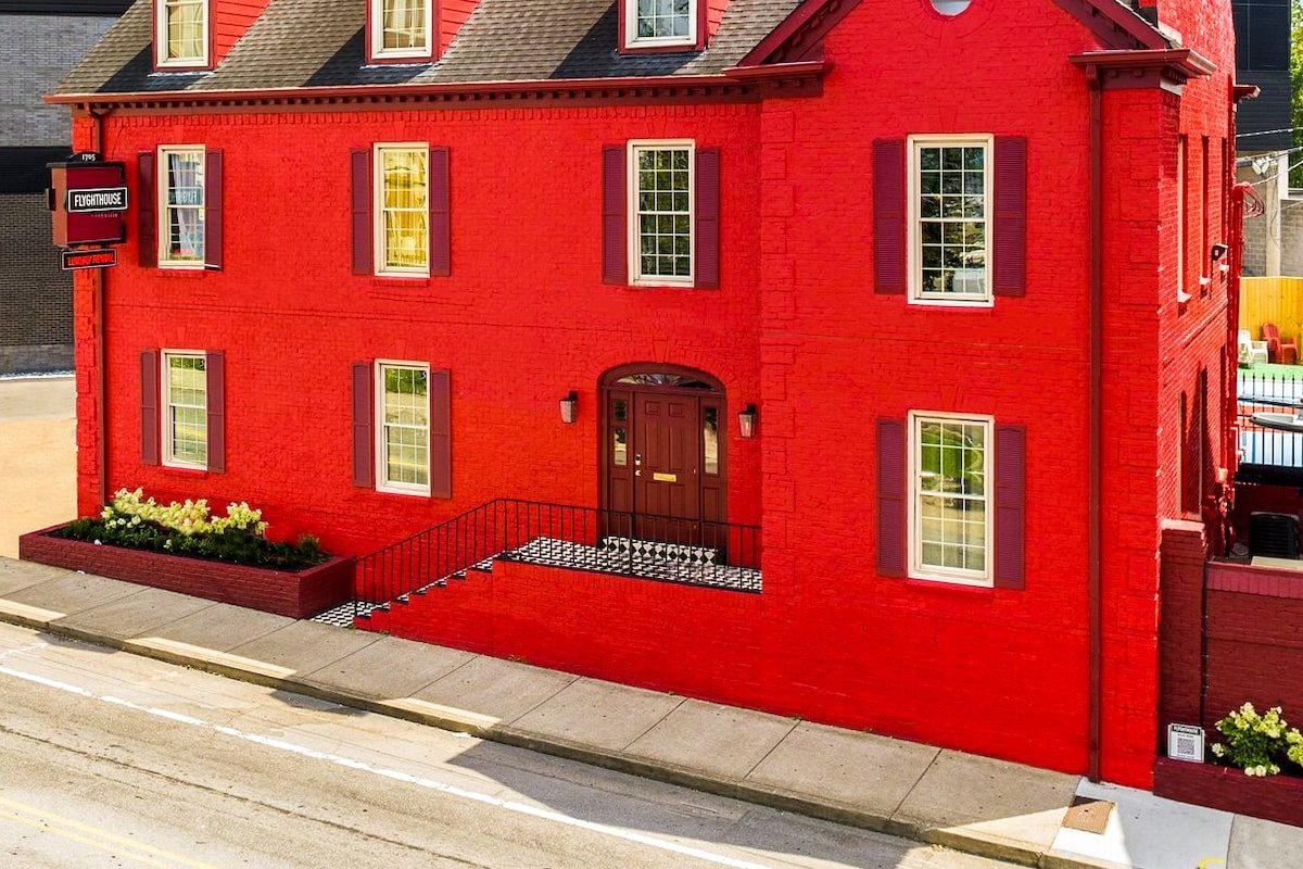 FlyghtHouse | Private Pickleball & Luxe Amenities gallery image 2