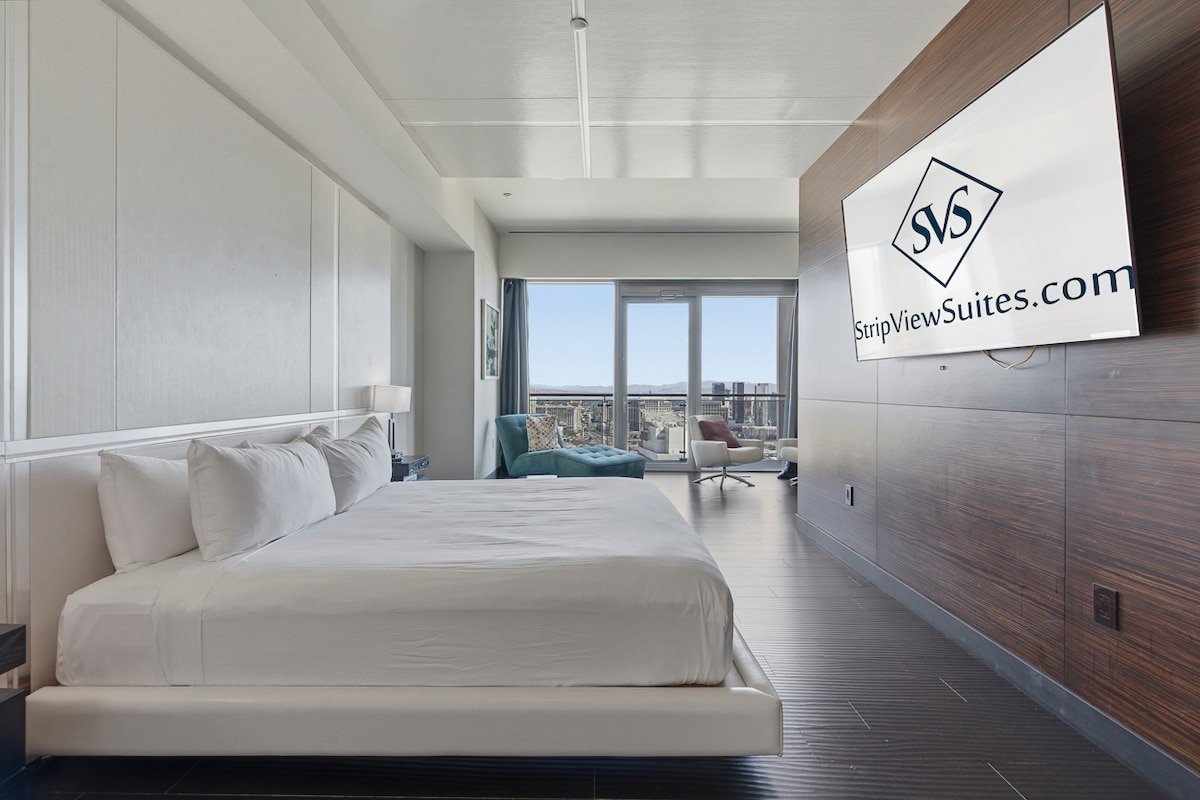 PH5704 Penthouse | Pool & Poker Table | Strip View gallery image 3