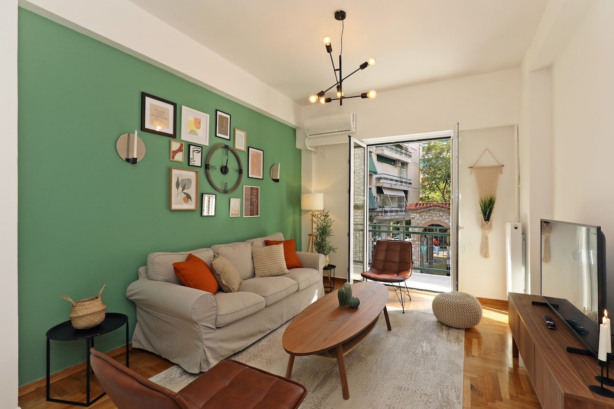 Golden Acropolis 3BD apartment gallery image 2