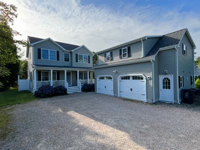6 BR / 4 BA home in Narragansett Pier!