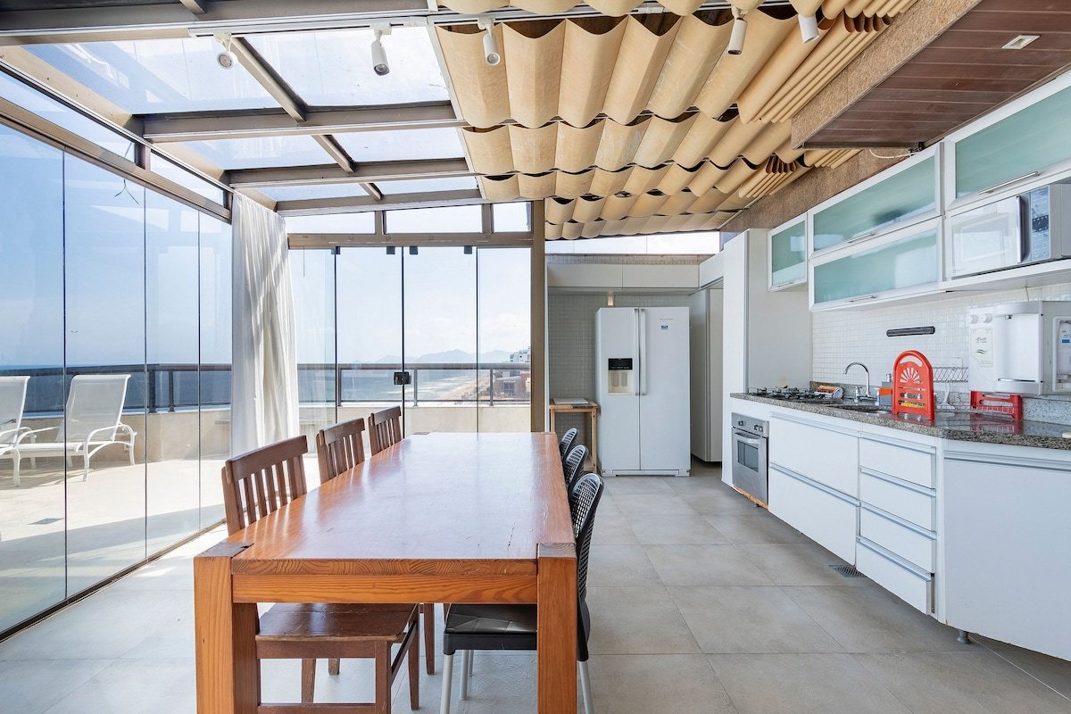 Oceanfront Penthouse with Hot Tub and Suites gallery image 3