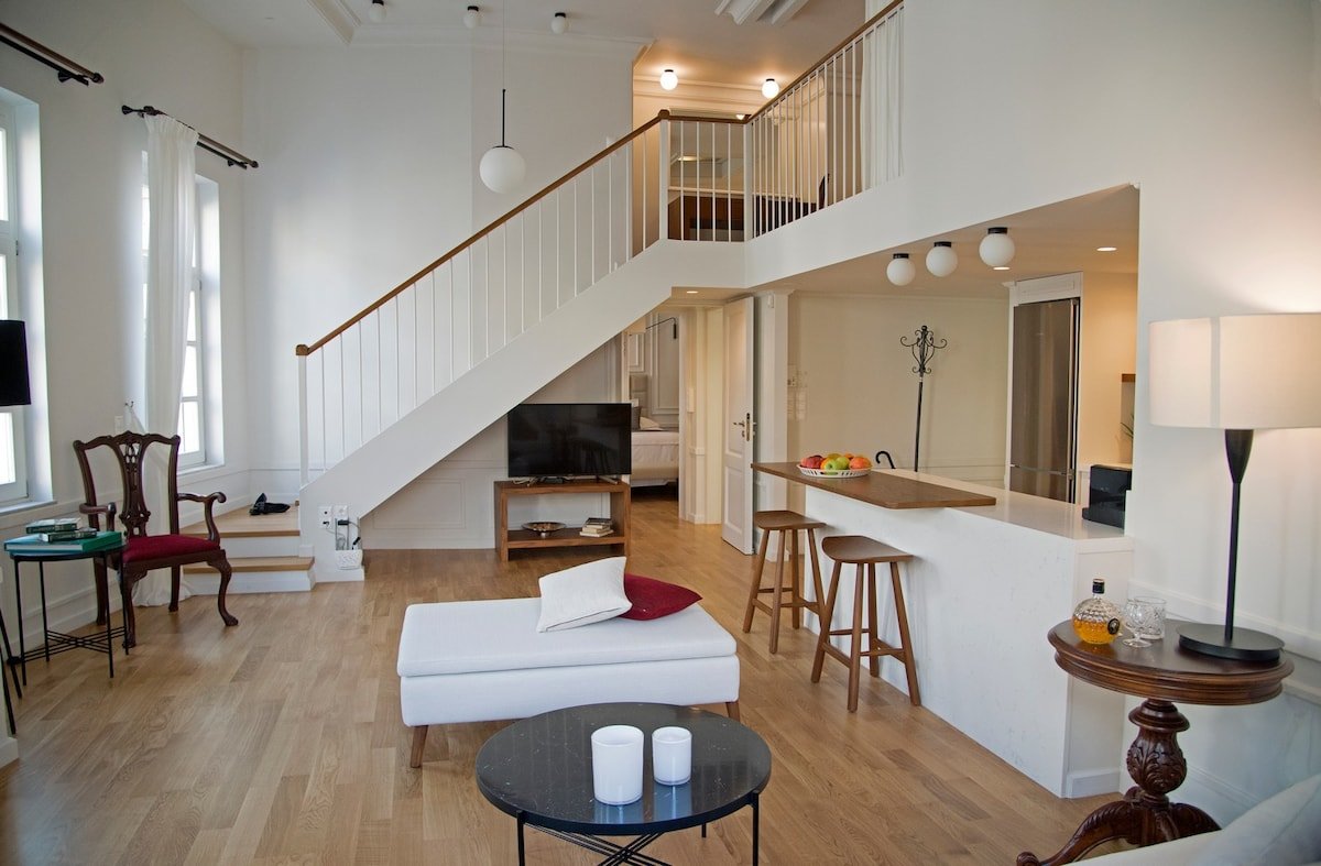 Estate | 9 Bedrooms | 4 Suites | Acropolis View gallery image 5