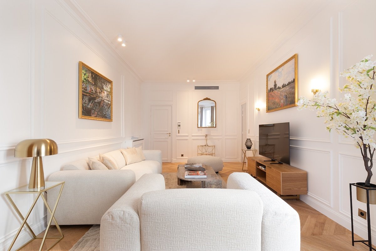 An Exceptional 3-BR/3Ba with Services – Opéra gallery image 4