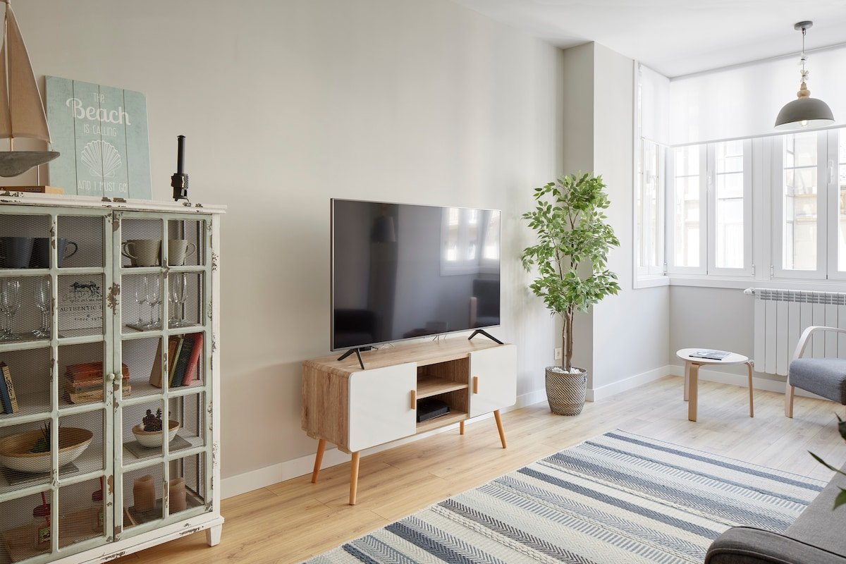 CONCHA SUITE Brand NEW & Style gallery image 3