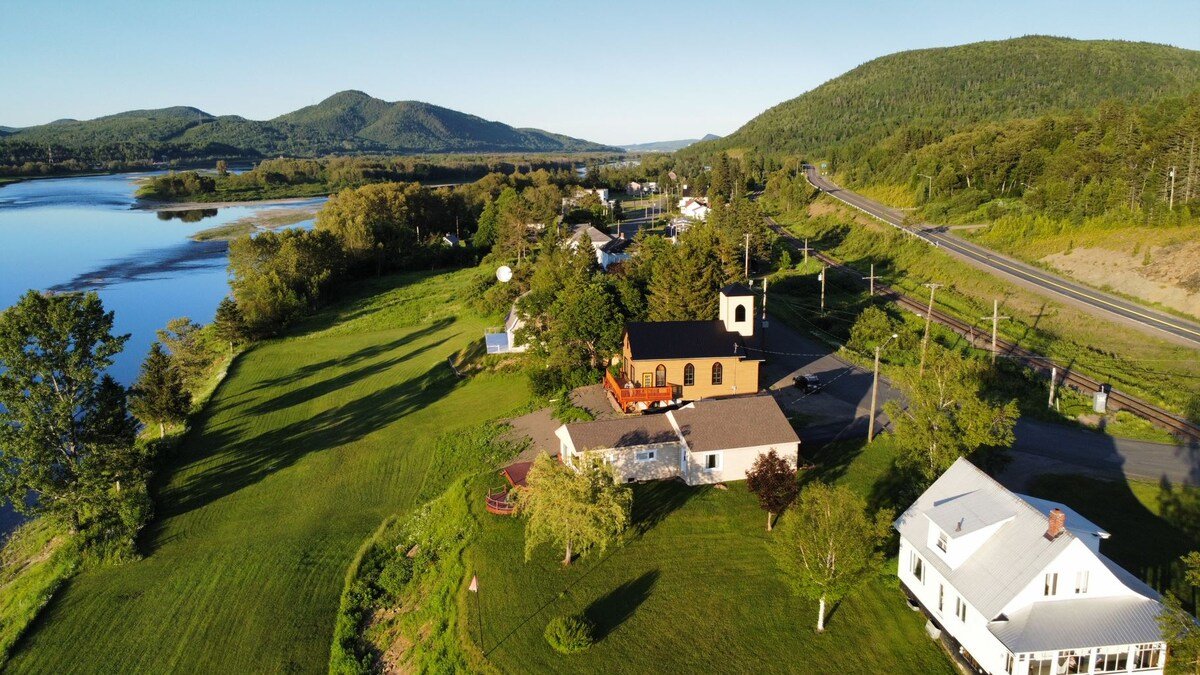 Island View Cottage: Waterfront-BBQ-Hottub-AC-Wifi gallery image 4