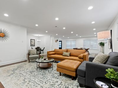 TCH – Spacious 3bd/2ba home in Dallas w/ Workspace