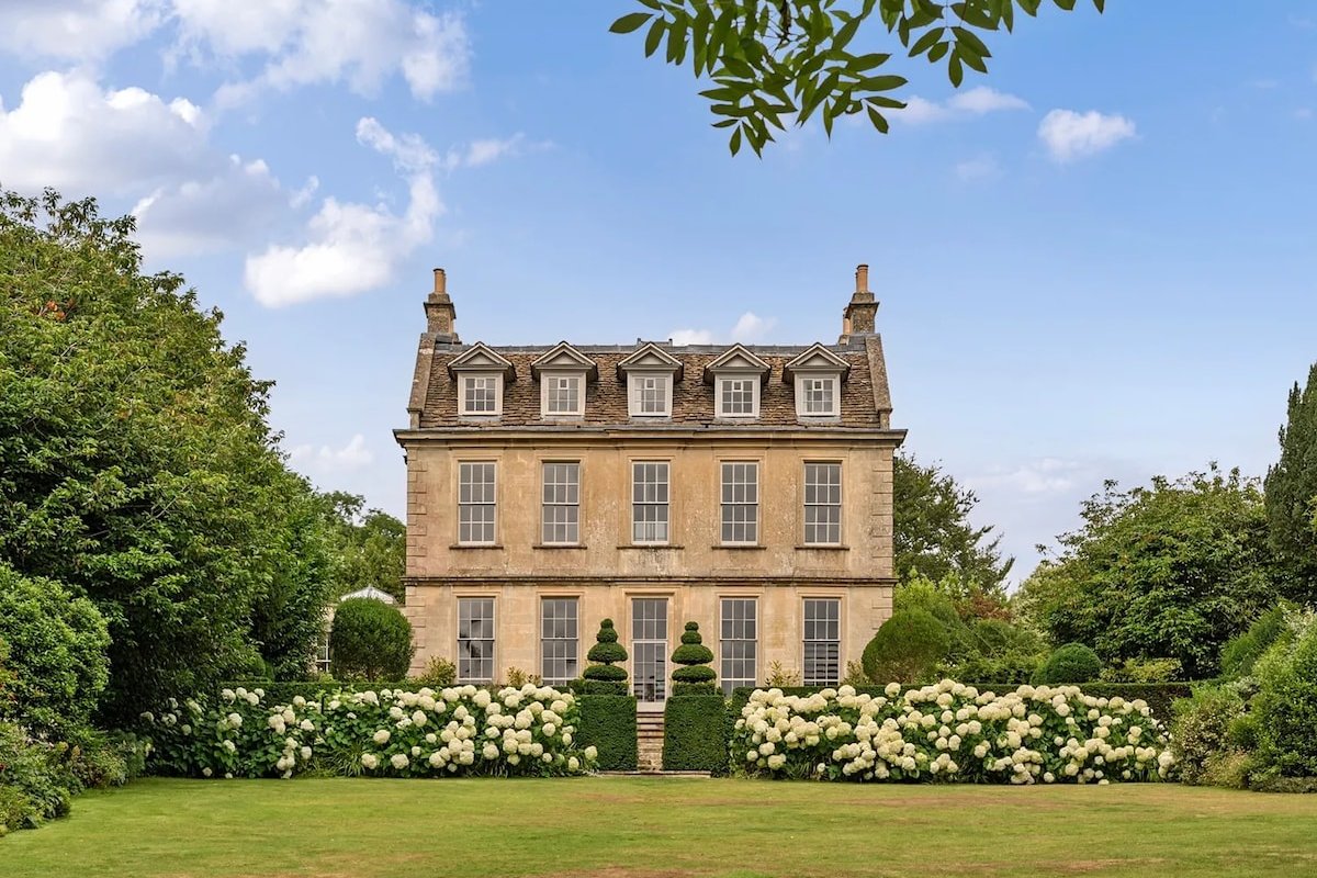 Queen Anne period home near Bath