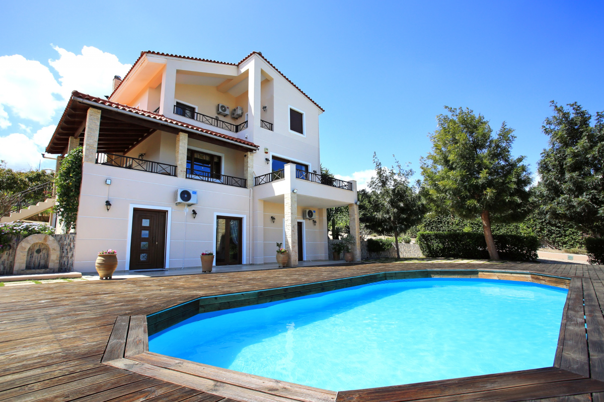 Sofia’s Sunny Home + Private Pool + Gym