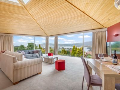 BELLA VISTA. Views forever, Large Family Home.