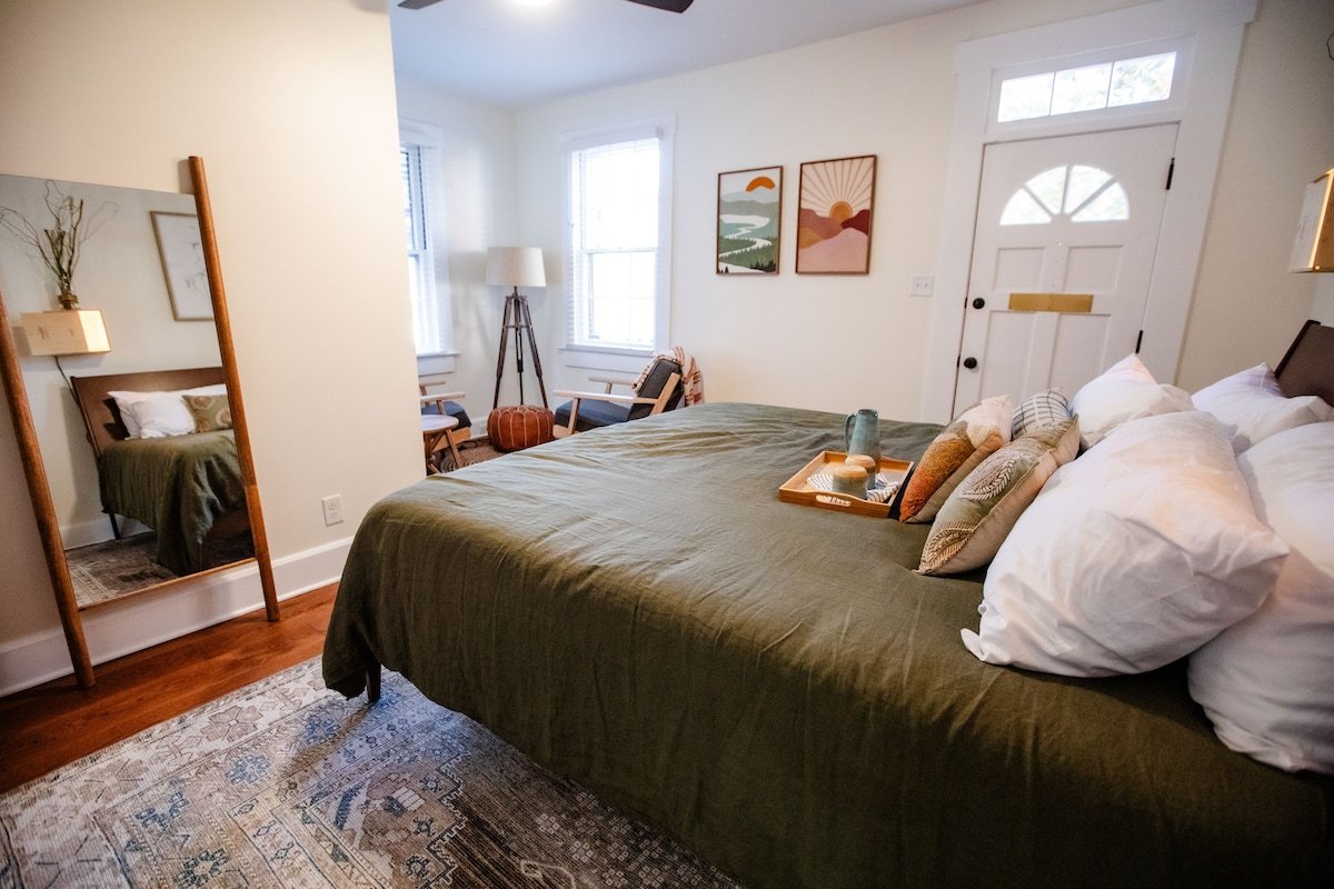 German Village Gem: Cozy Luxury & Hot Tub Haven gallery image 4