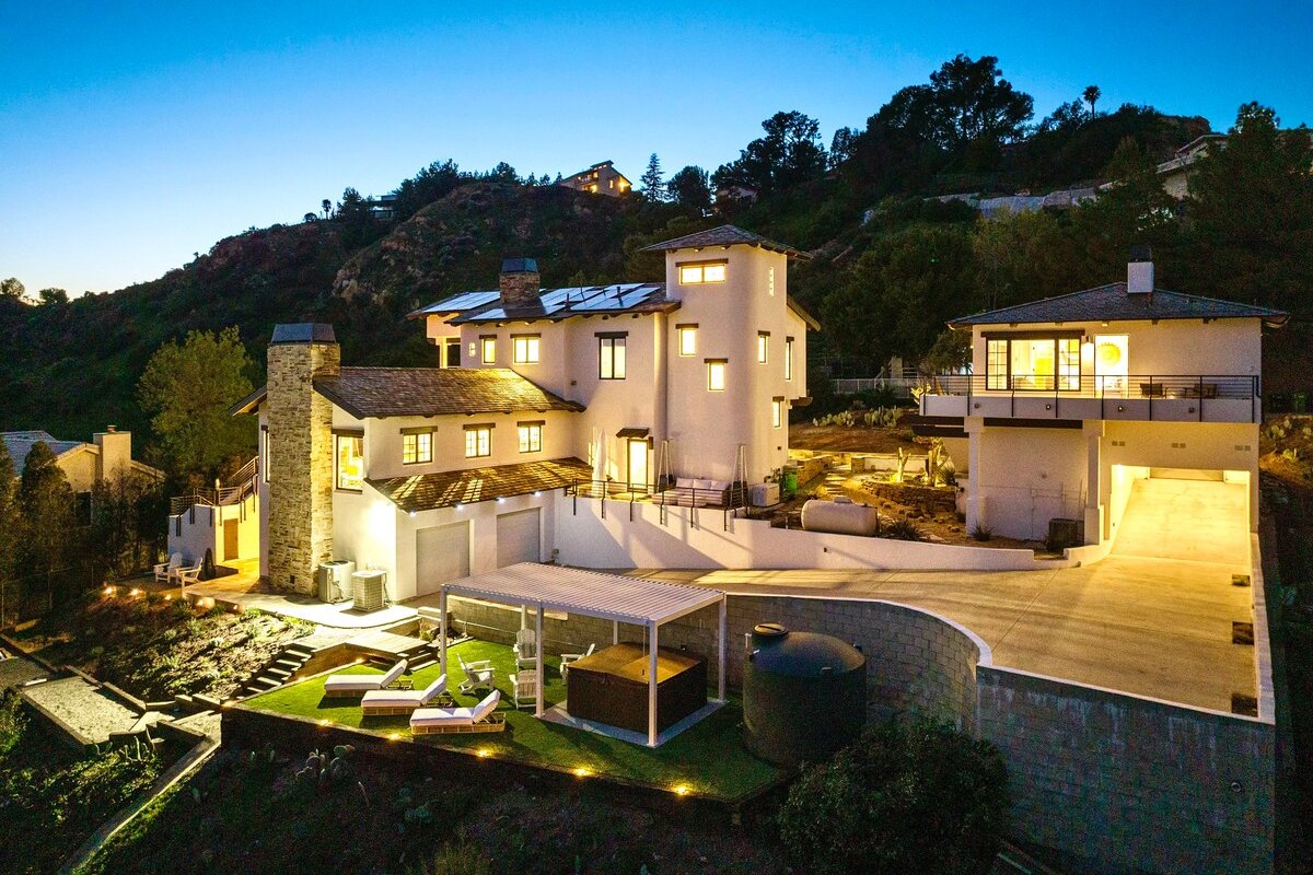 Mount Malibu Mansion – Hot Tub, 2 Acres, 16 ppl gallery image 4