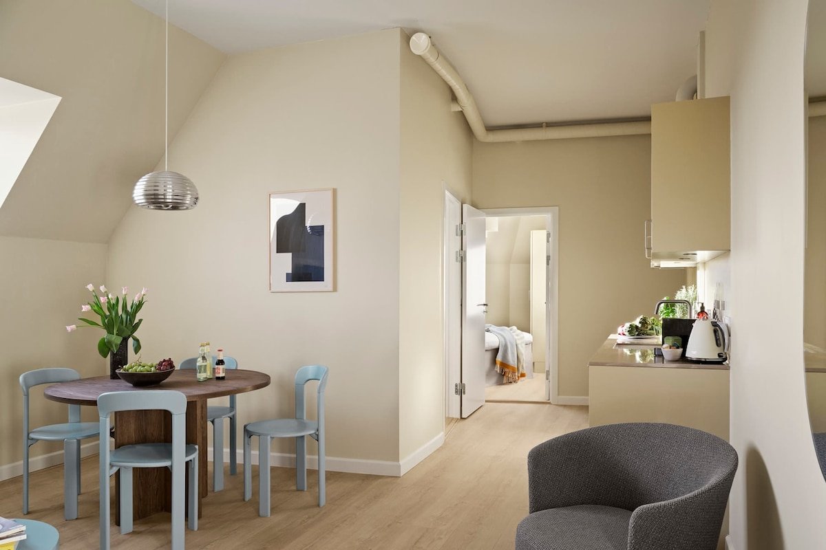 Attic Two-Bedroom Apartment for 6 gallery image 3