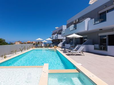 Evilio Suites, Inspired Family Retreat