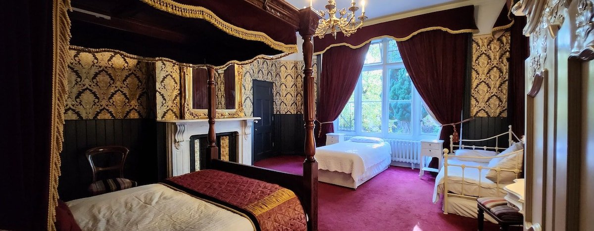 A mansion for your large group gallery image 2