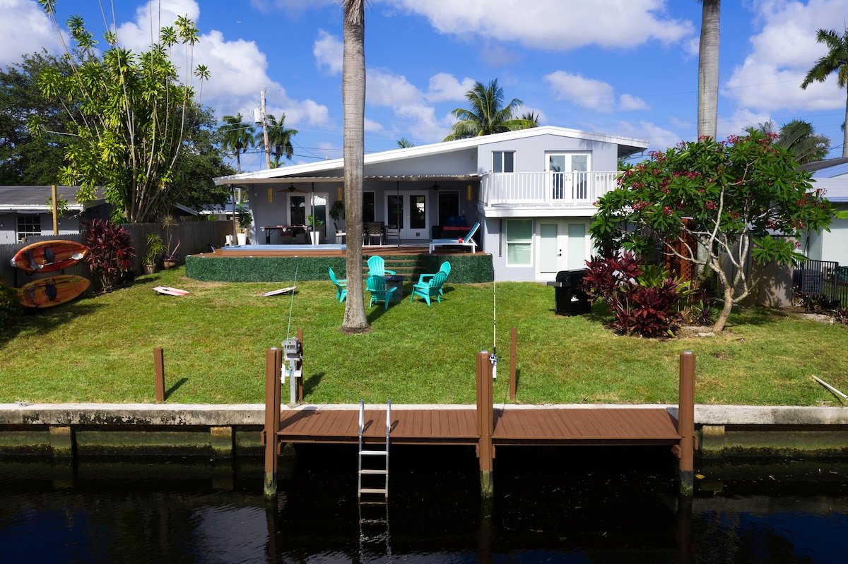 Waterfront home/min to Beach/Heated Hottub/Firepit gallery image 2