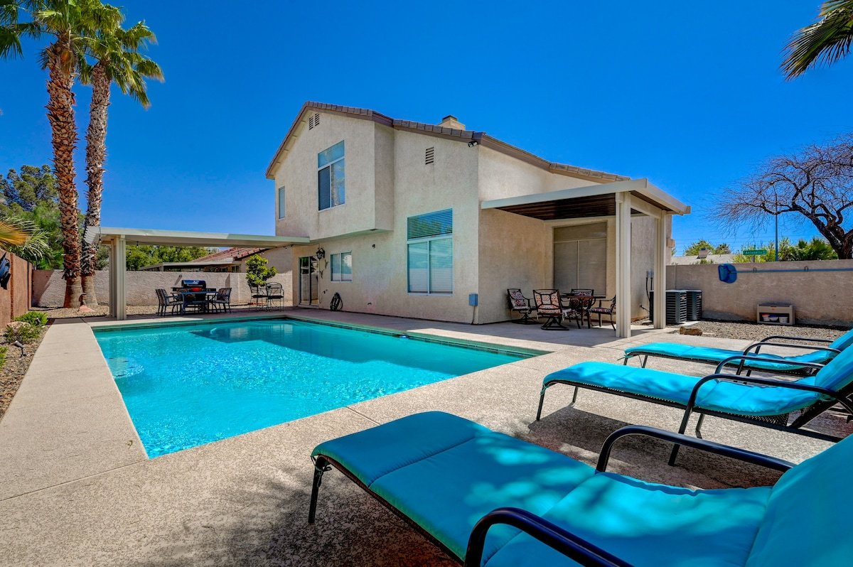 Luxe Vegas Home- Game Room & Pool 7 Beds-14 Guests gallery image 5