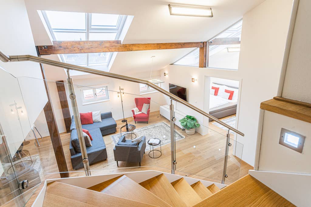 3BR 2,5bath LOFT Jacuzzi Fireplace OLD TOWN sq