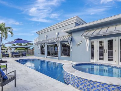 Dockside 3BR Villa Waterfront w/Pool & Hot tub