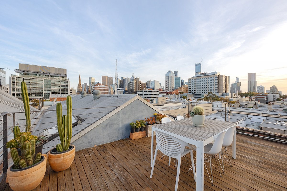Penthouse on Gertrude with private rooftop terrace gallery image 3