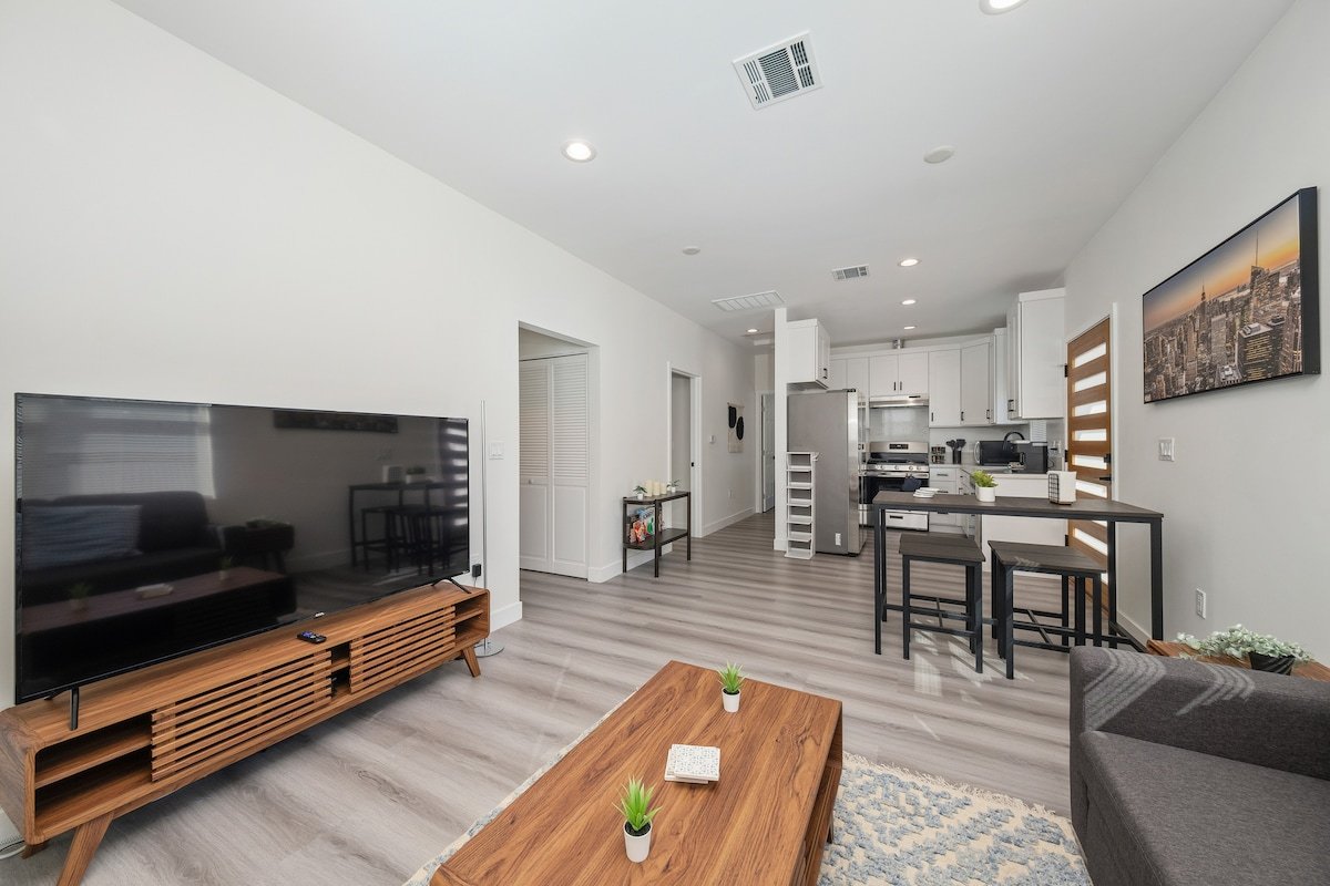 Modern & Bright 3BR | Family Friendly | New Home gallery image 3