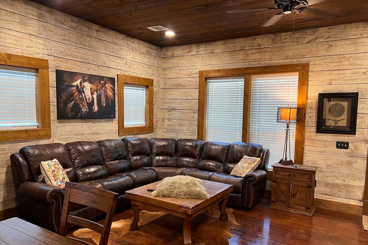 4 bdrms 3.5ba close to stadium Ft Worth/Arlington gallery image 2